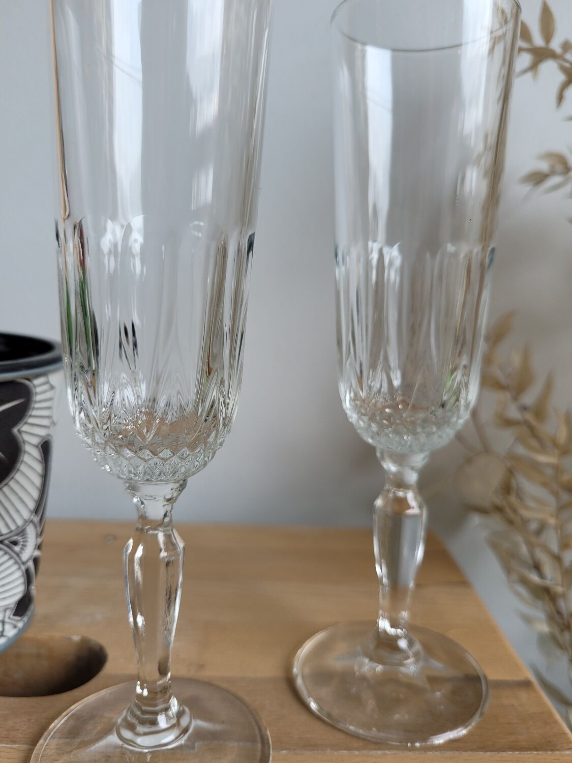 Duo of glass champagne glasses