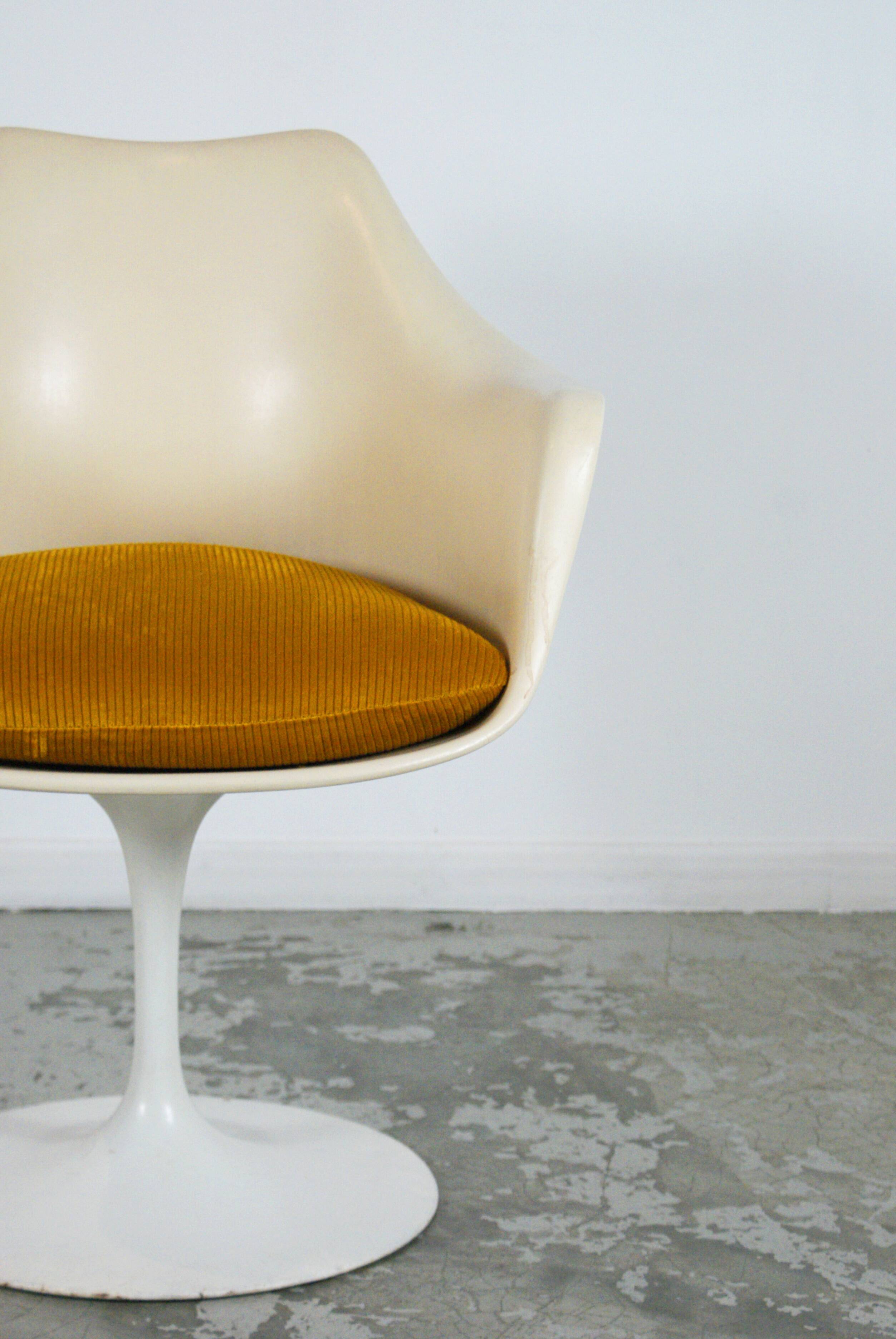 Tulip armchair by Eero Saarinen for Knoll International