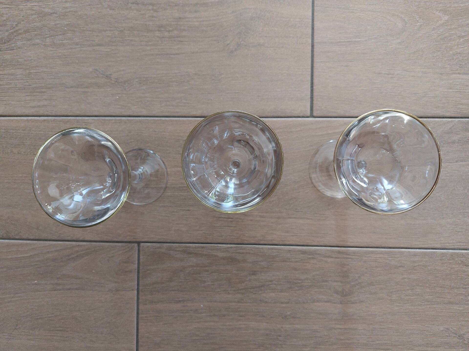 Verre ancien sur pied