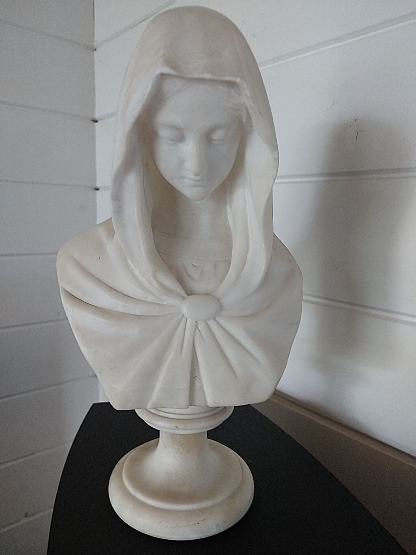 Bust of the Virgin in alabaster by Guglielmo Pugi.