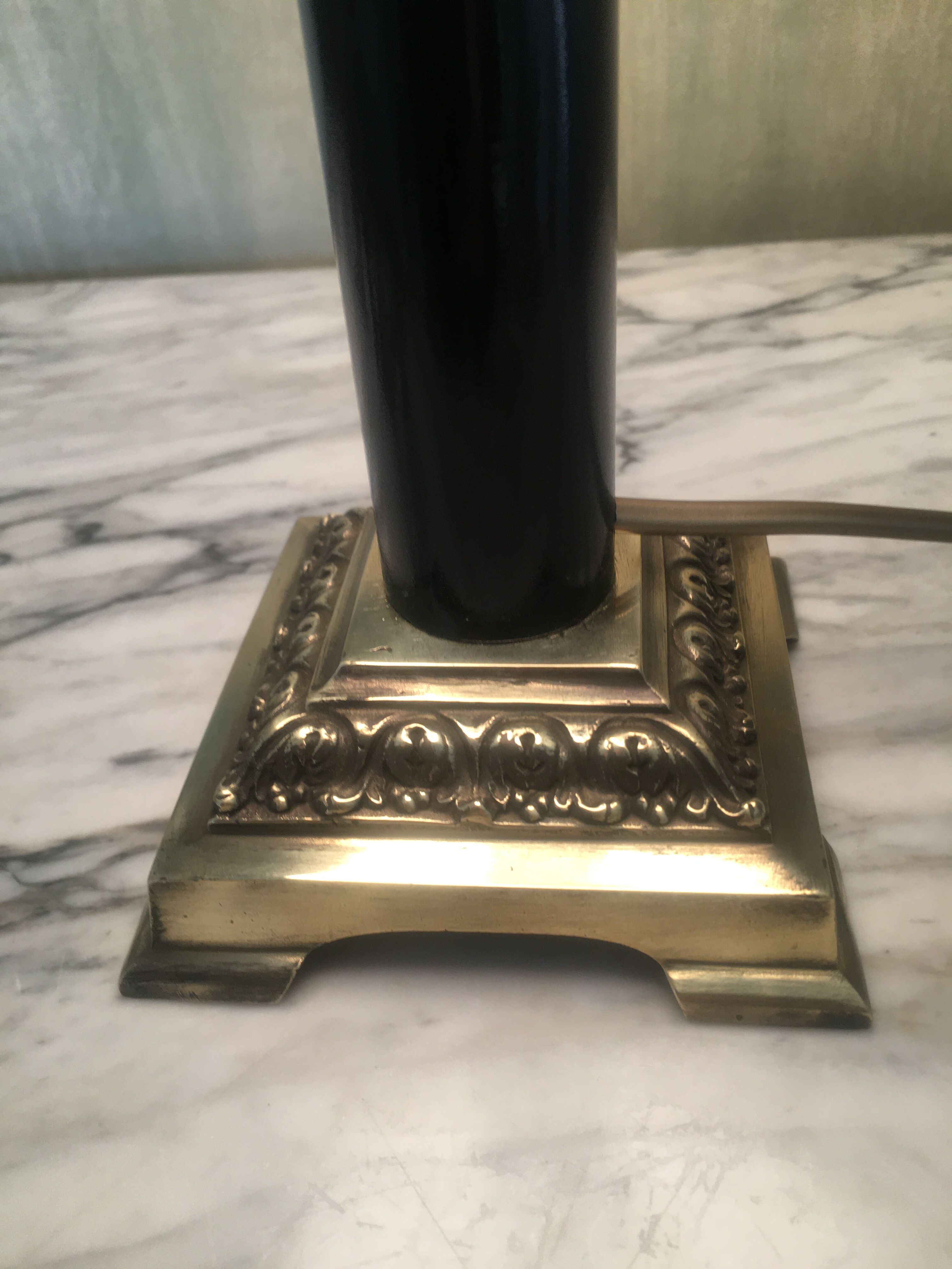 Lamp with brass foot