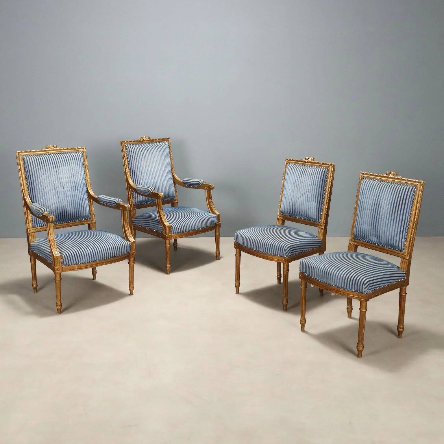 Chairs and antique armchairs in neoclassical style from the 19th century.