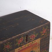 Coffre ancien peint en bois de pin – Chine, vers 1900