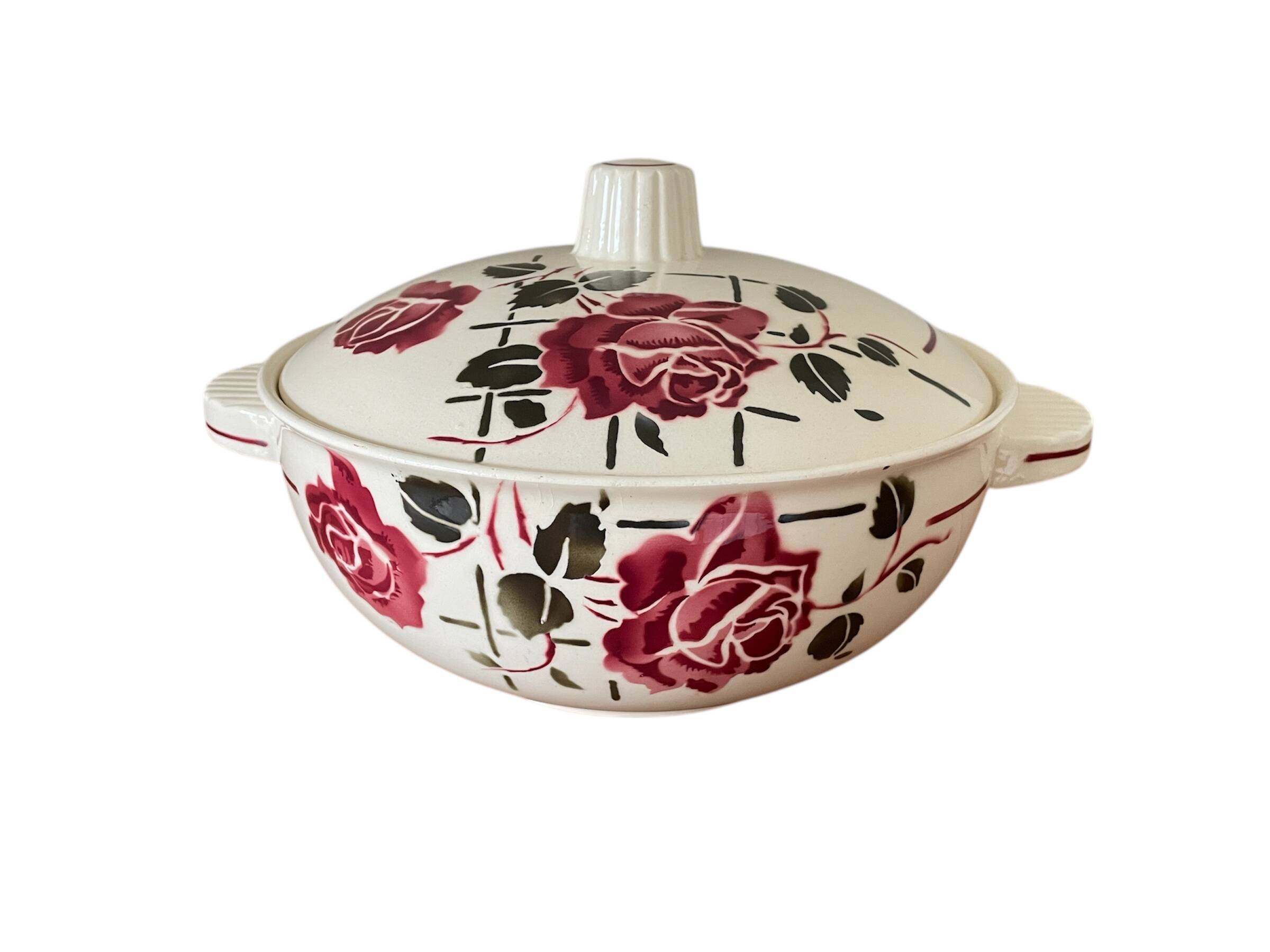 Antique soup tureen in Badonviller earthenware.