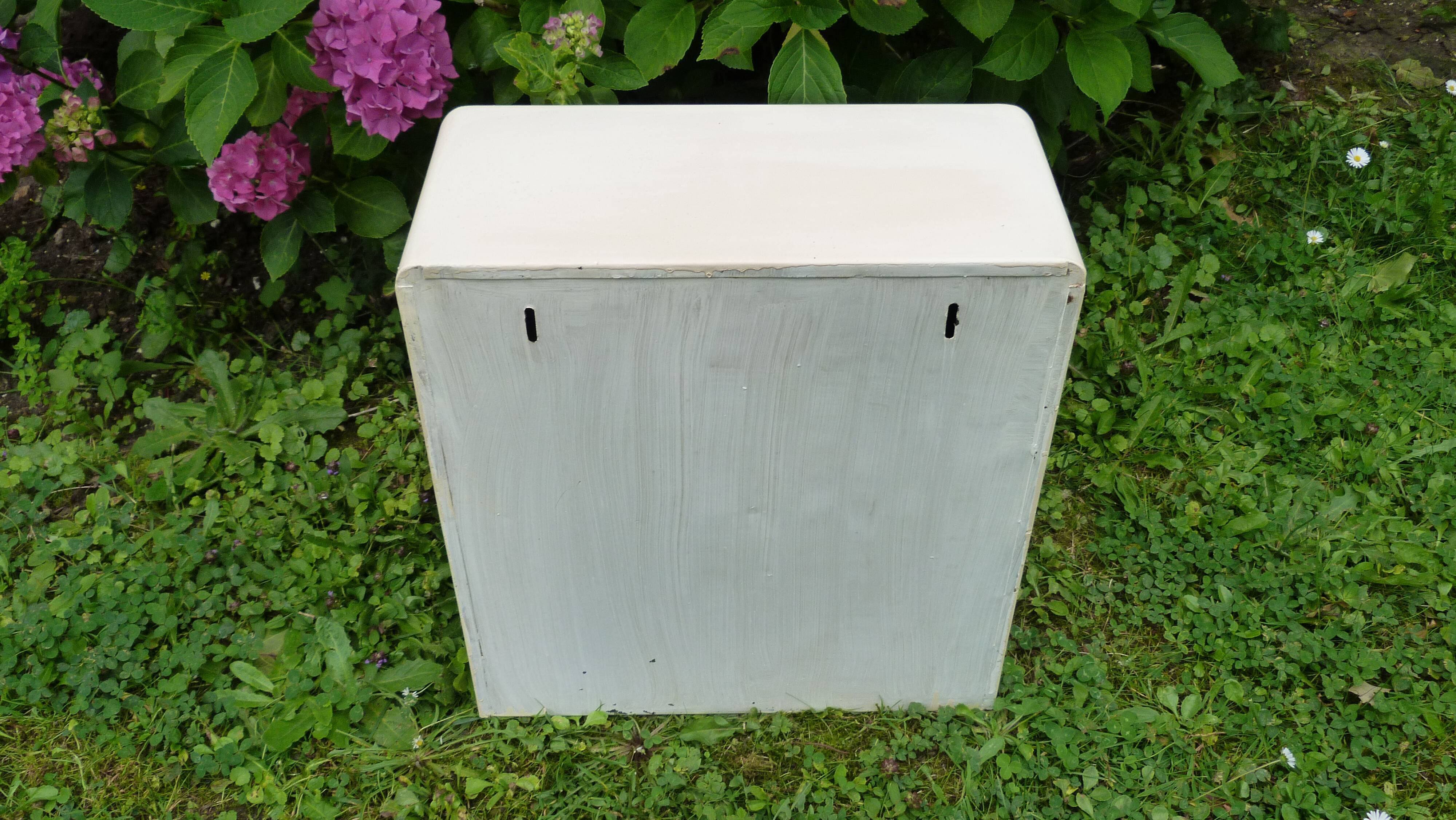 Medicine cabinet 50s in metal