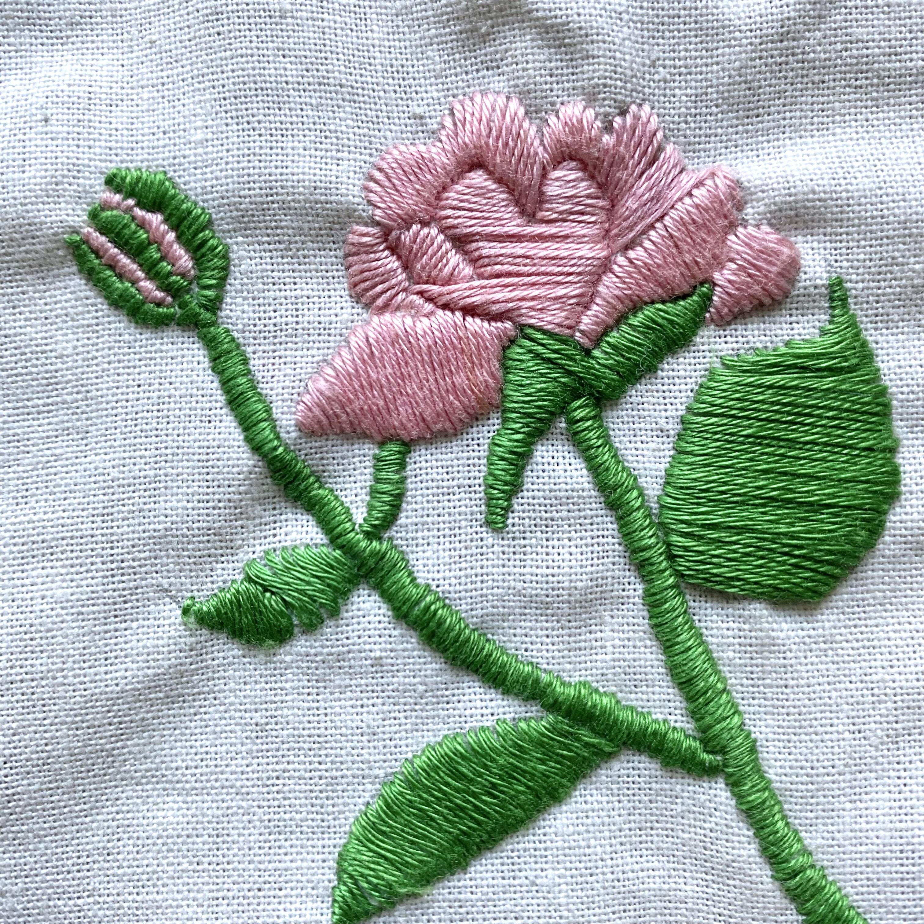 Nappe ancienne brodée 89 x102 cm