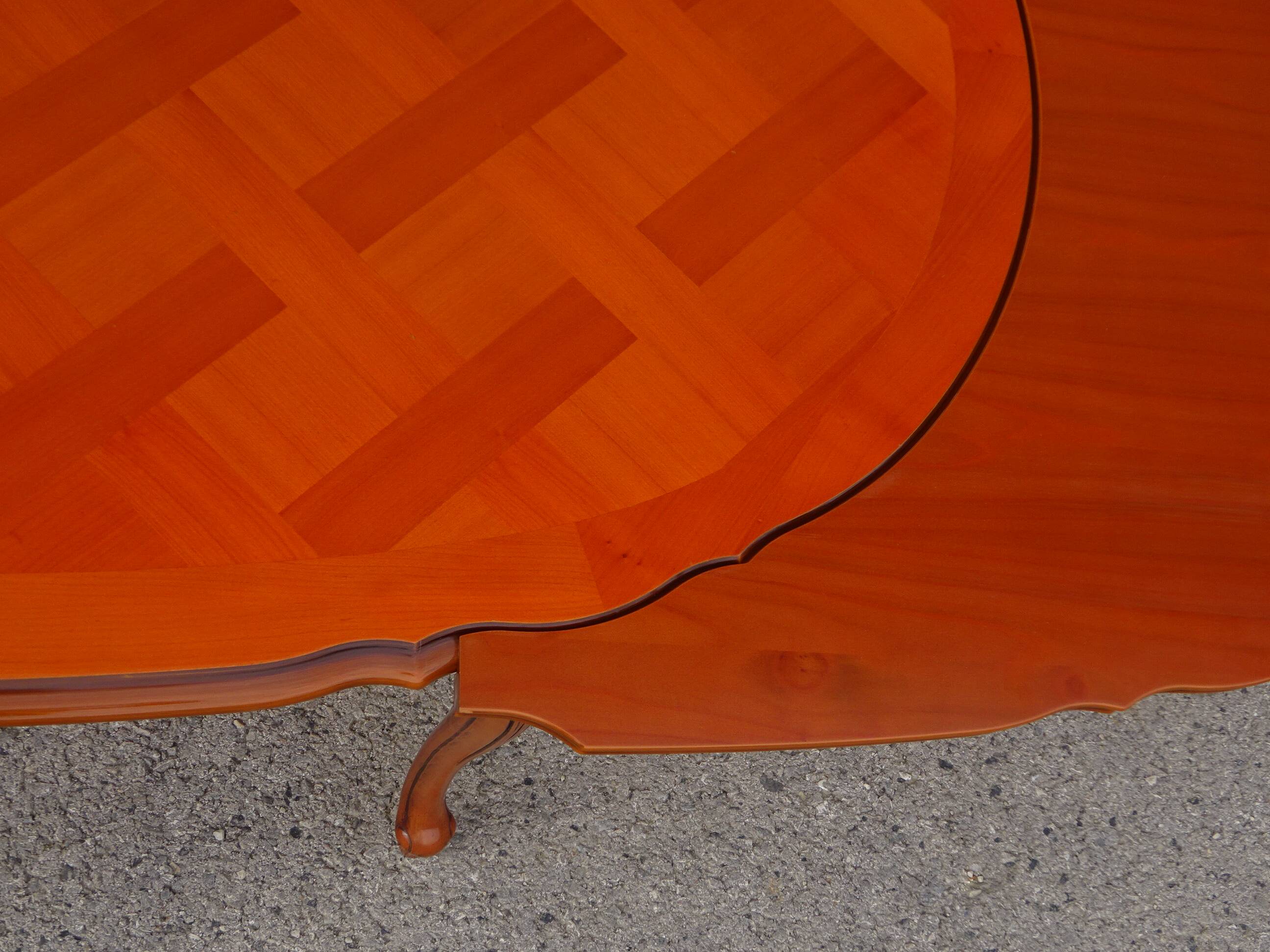 Table ovale avec rallonges, style Louis XV
