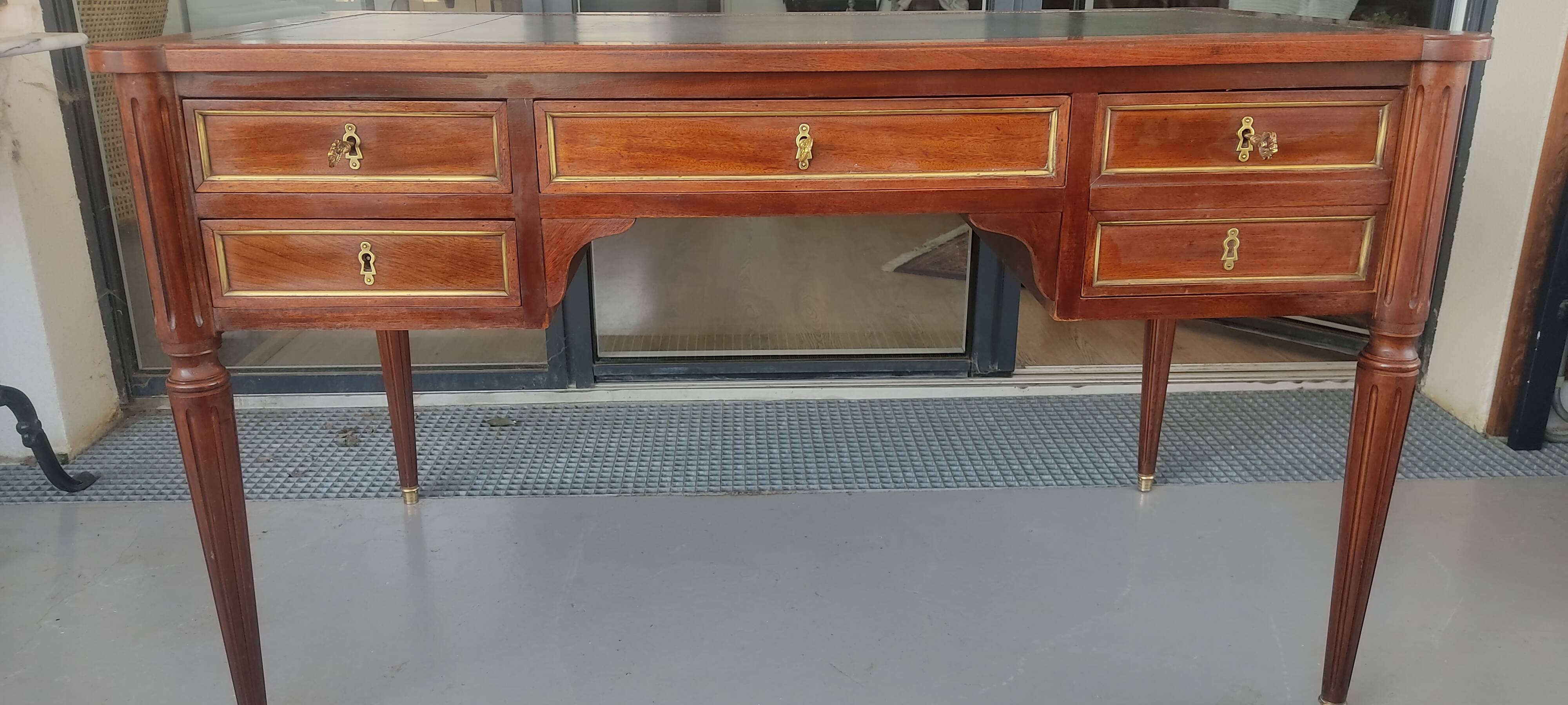 Bureau de style Louis XVI