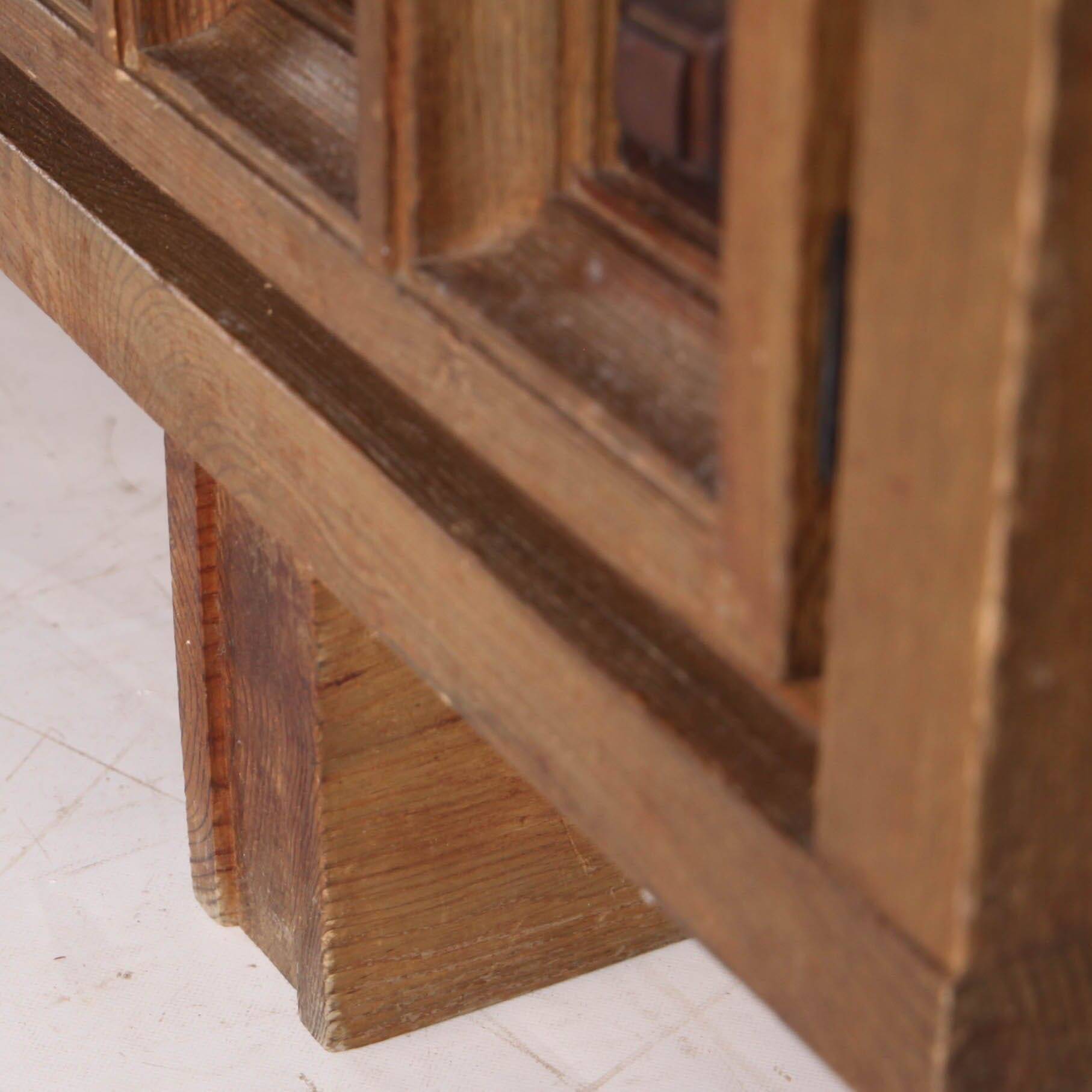 Enfilade "Biosca" in fir wood.