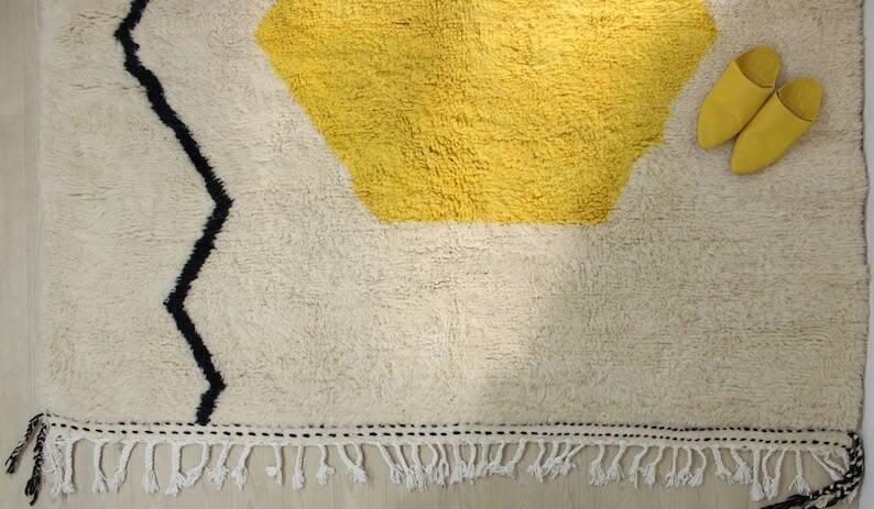 Handmade pure wool rug, size 150 x 250 cm.