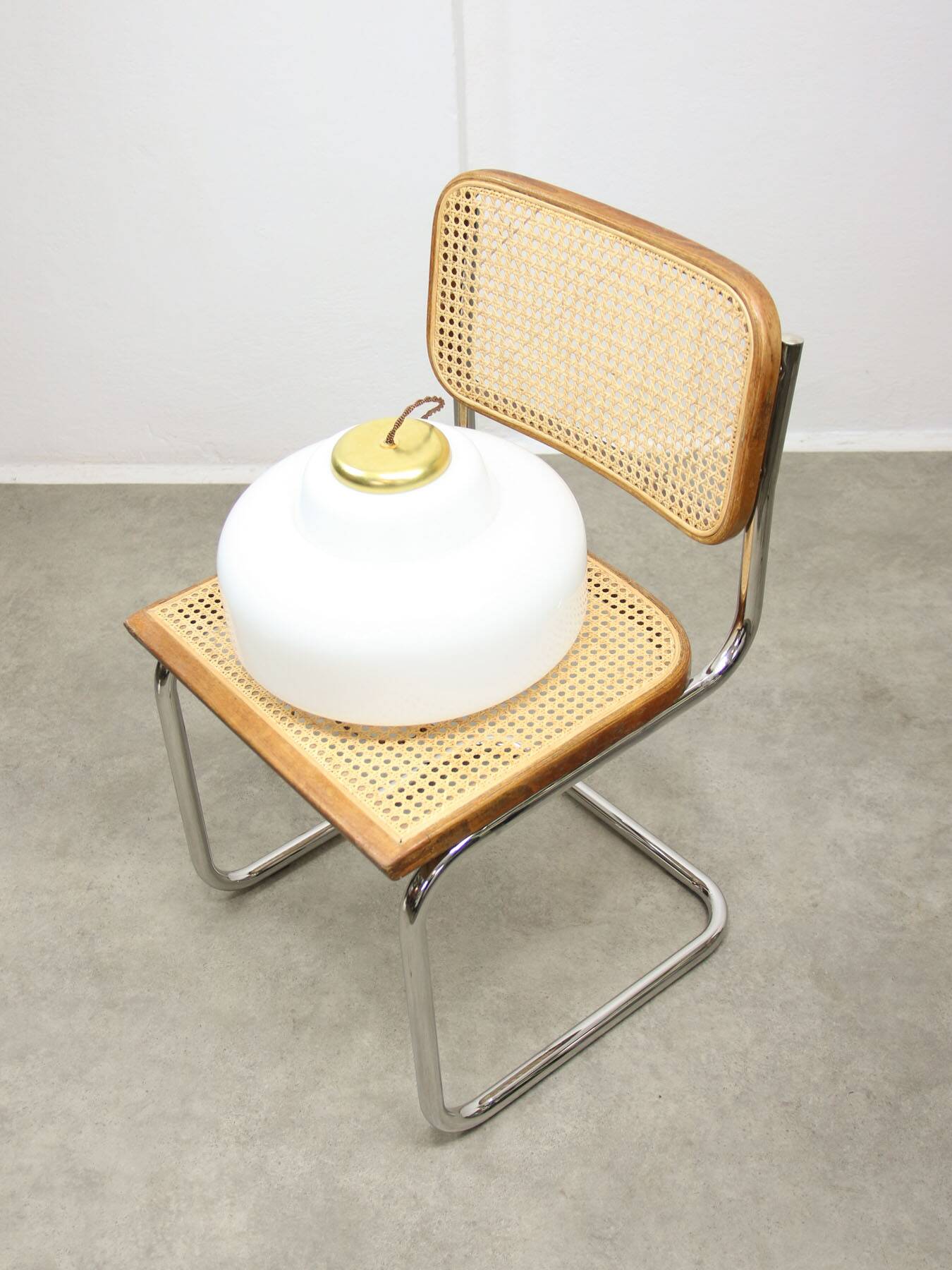 Lampe à Suspension Mid-Century en Laiton et Opaline, Italie, 1950s