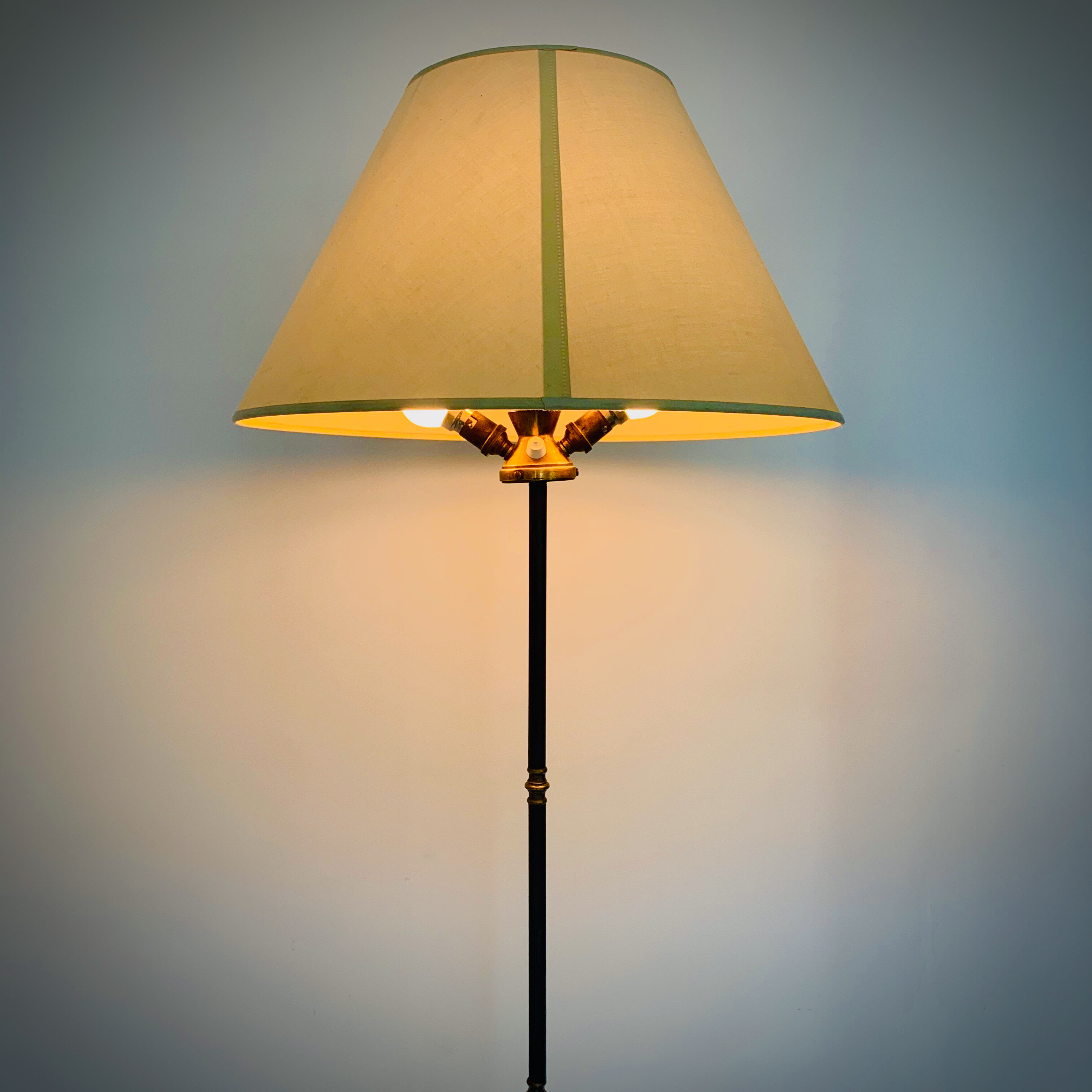 Floor lamp in wrought iron and bronze 50