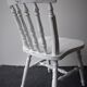 Chaise en bois blanc