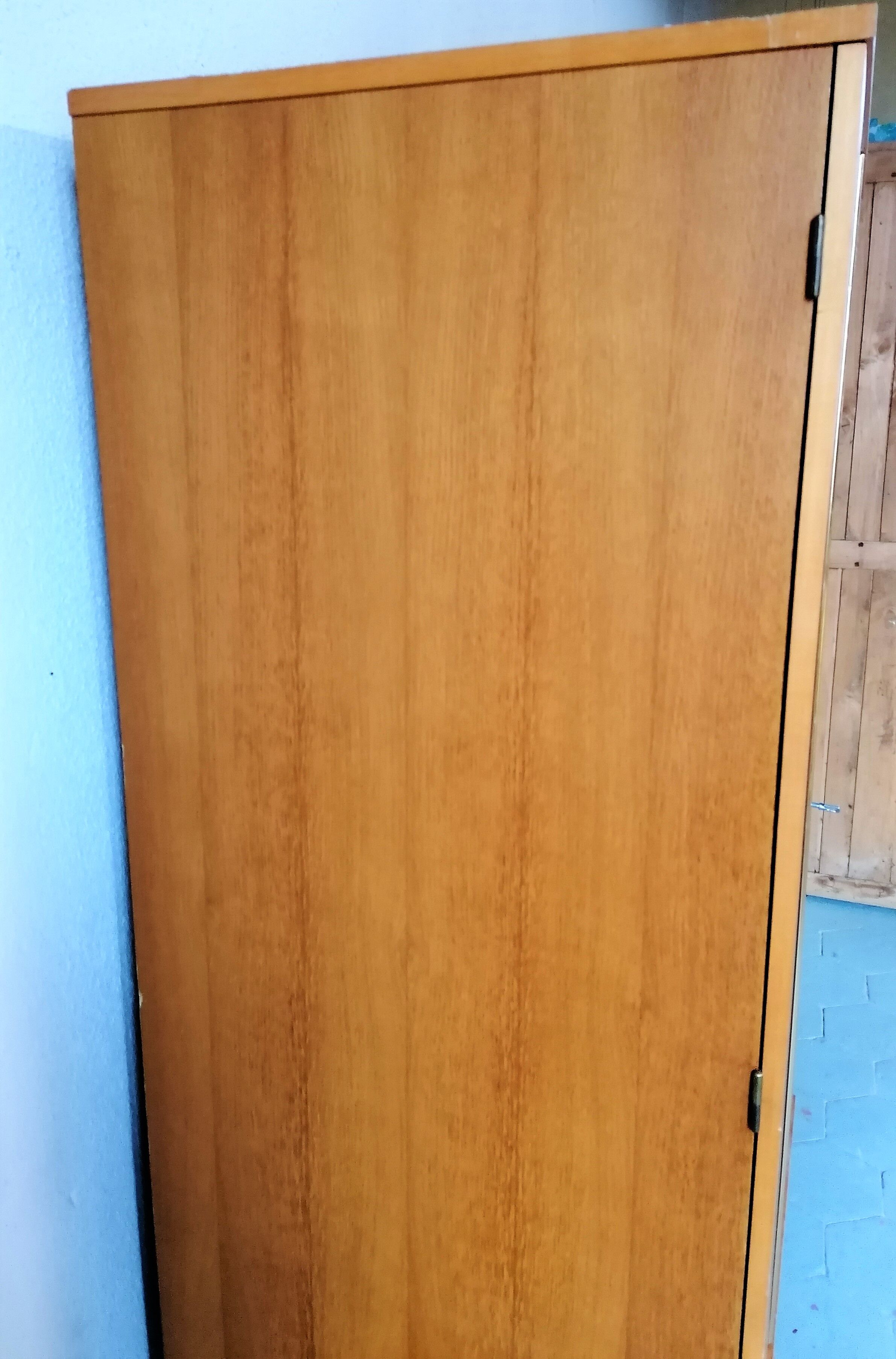 Armoire vintage