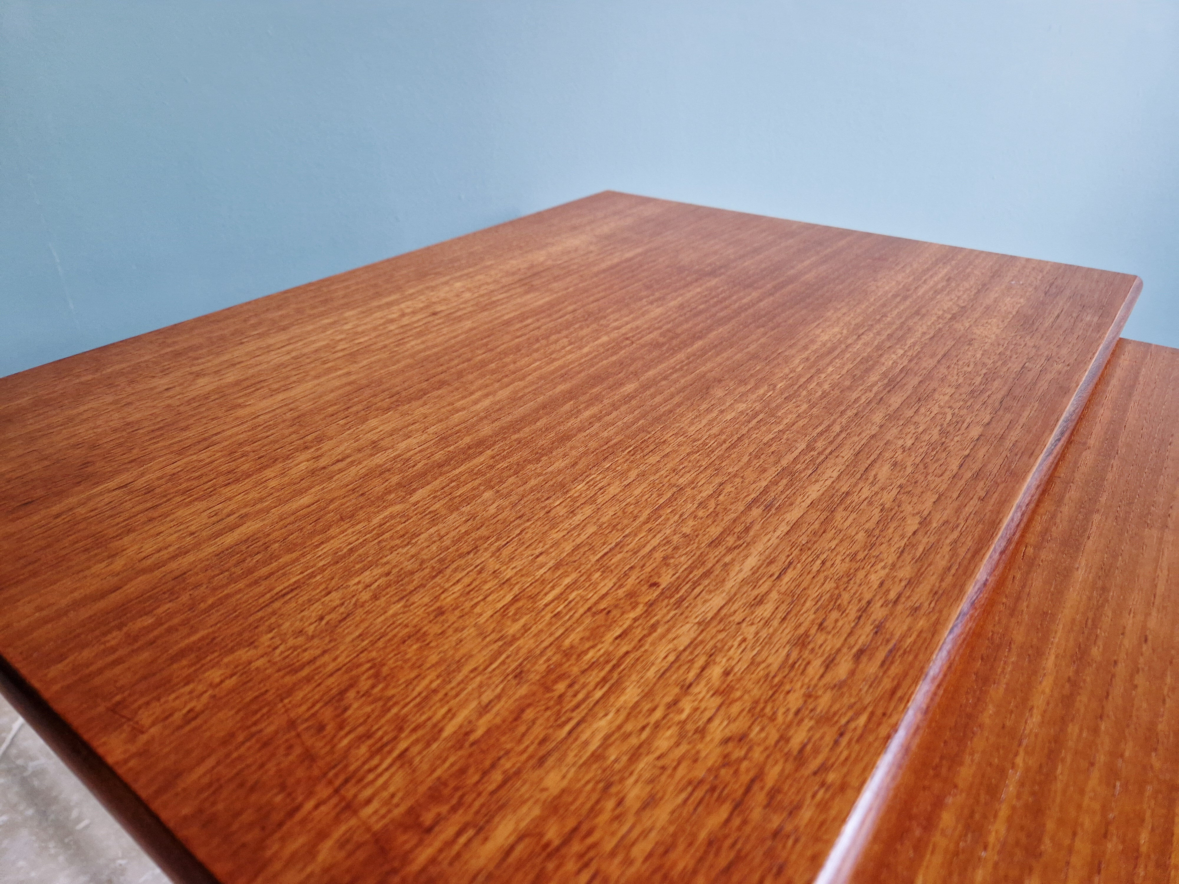 Ensemble de 3 tables gigognes en teck G-plan, années 1960