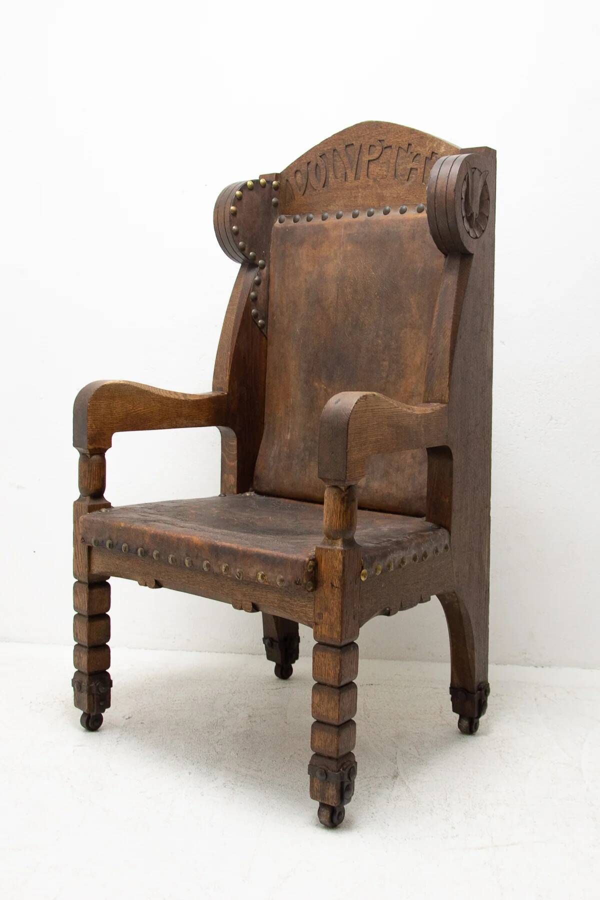 Late 19th century massive throne chair