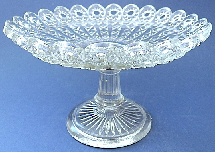 Plate mounted on pressed-molded glass column