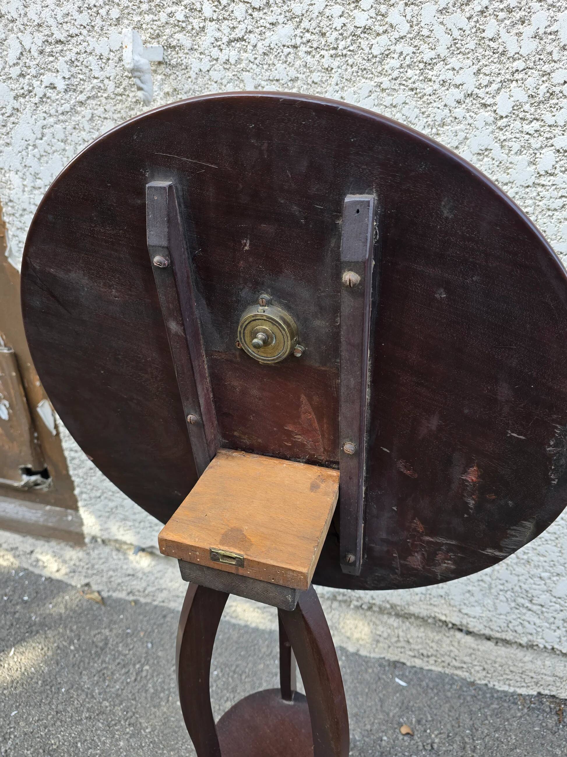 Tripod gueridon in mahogany, with a tilting top – Directoire period / early 19th century