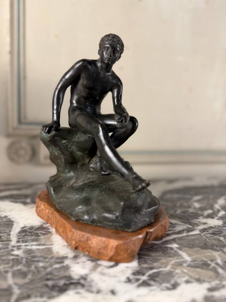 Hermès au repos, bronze Grand Tour, patine noir et verte, XIXème siècle