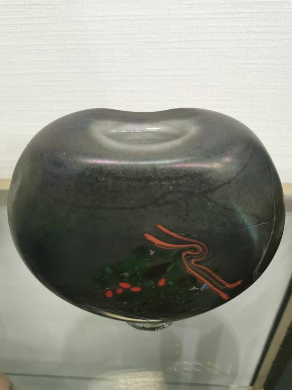 Blown glass vase signed by Robert Pierini