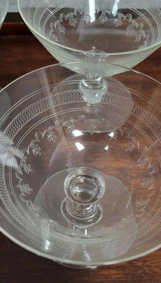 8 engraved crystal champagne glasses from the Napoleon III period