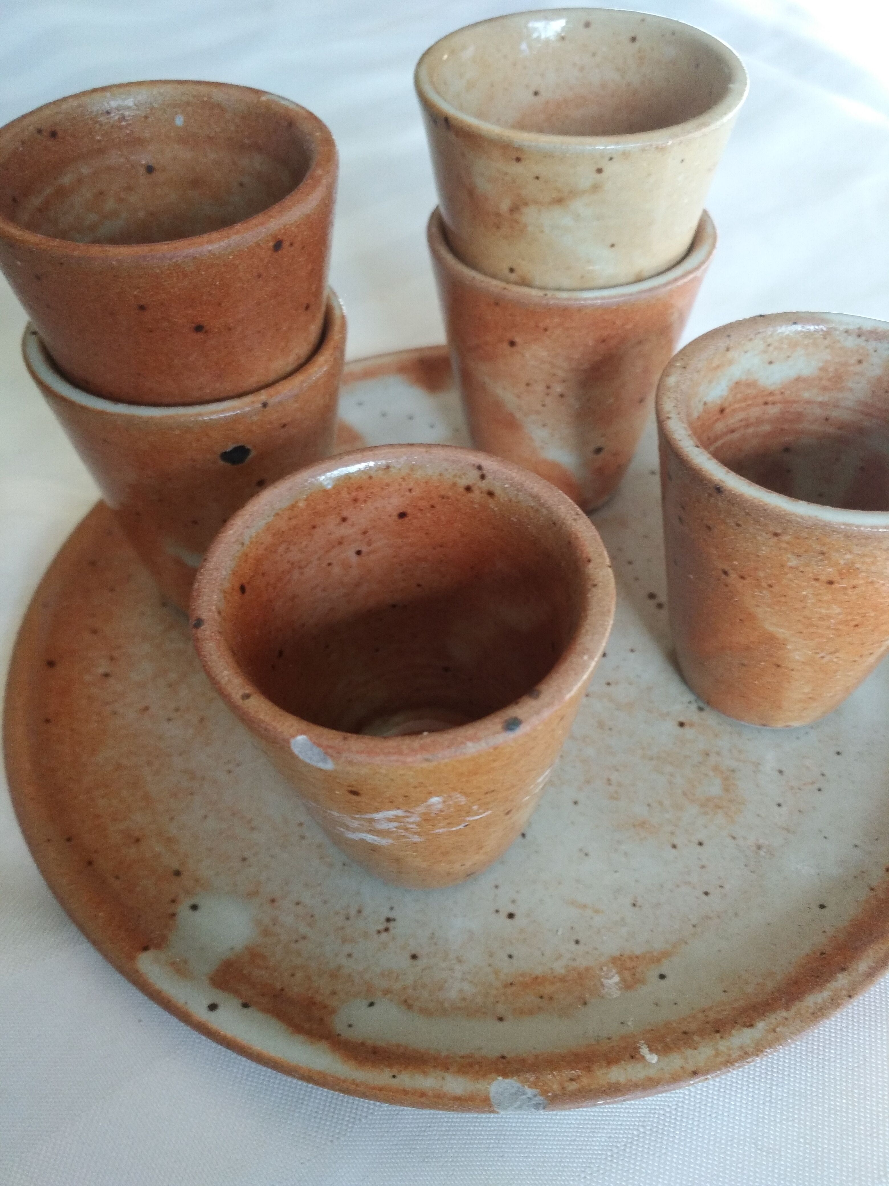 6 Verres à liqueur avec coupelle, en grès
