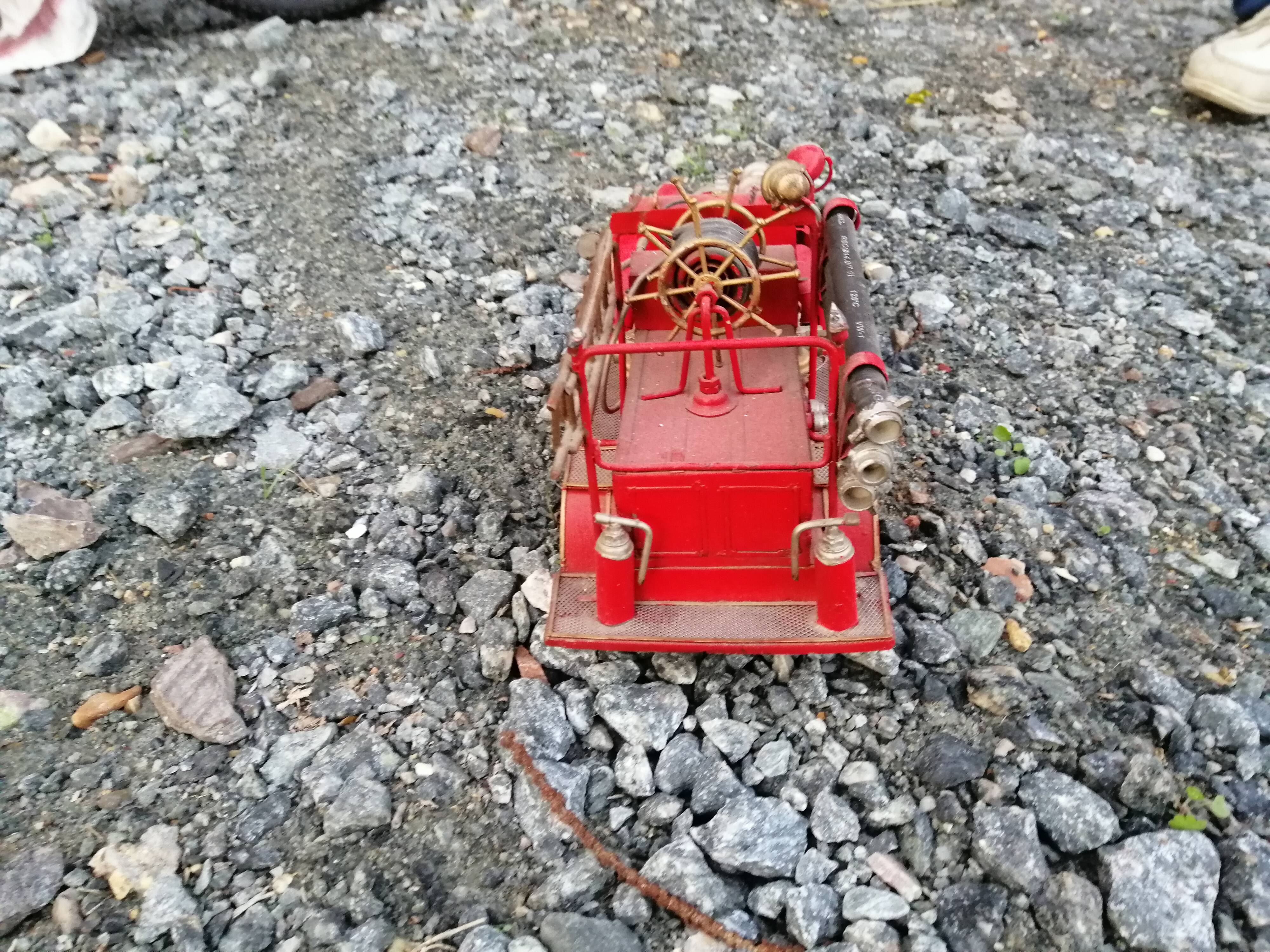 American fire truck from 1930 in sheet steel with all its water lance accessories,