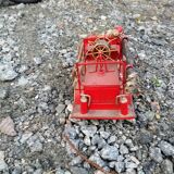 Camion de pompier américain de 1930 en acier tole avev tous ses accessoires lance à eau,