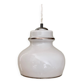 Suspension globe vintage XXL en opaline blanche liserés argentés
