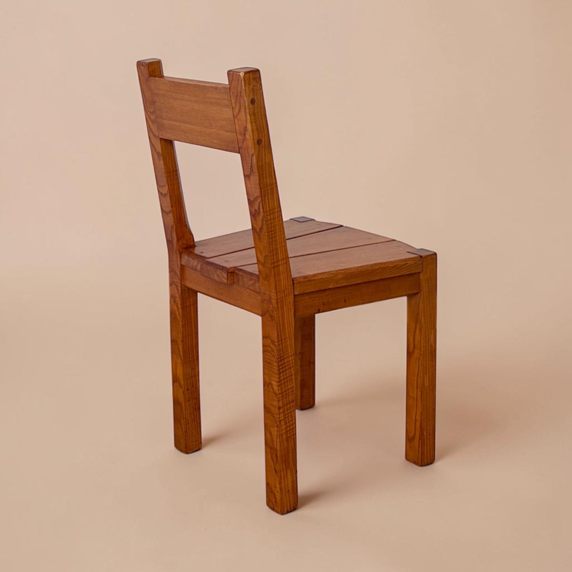Chairs in solid elm
