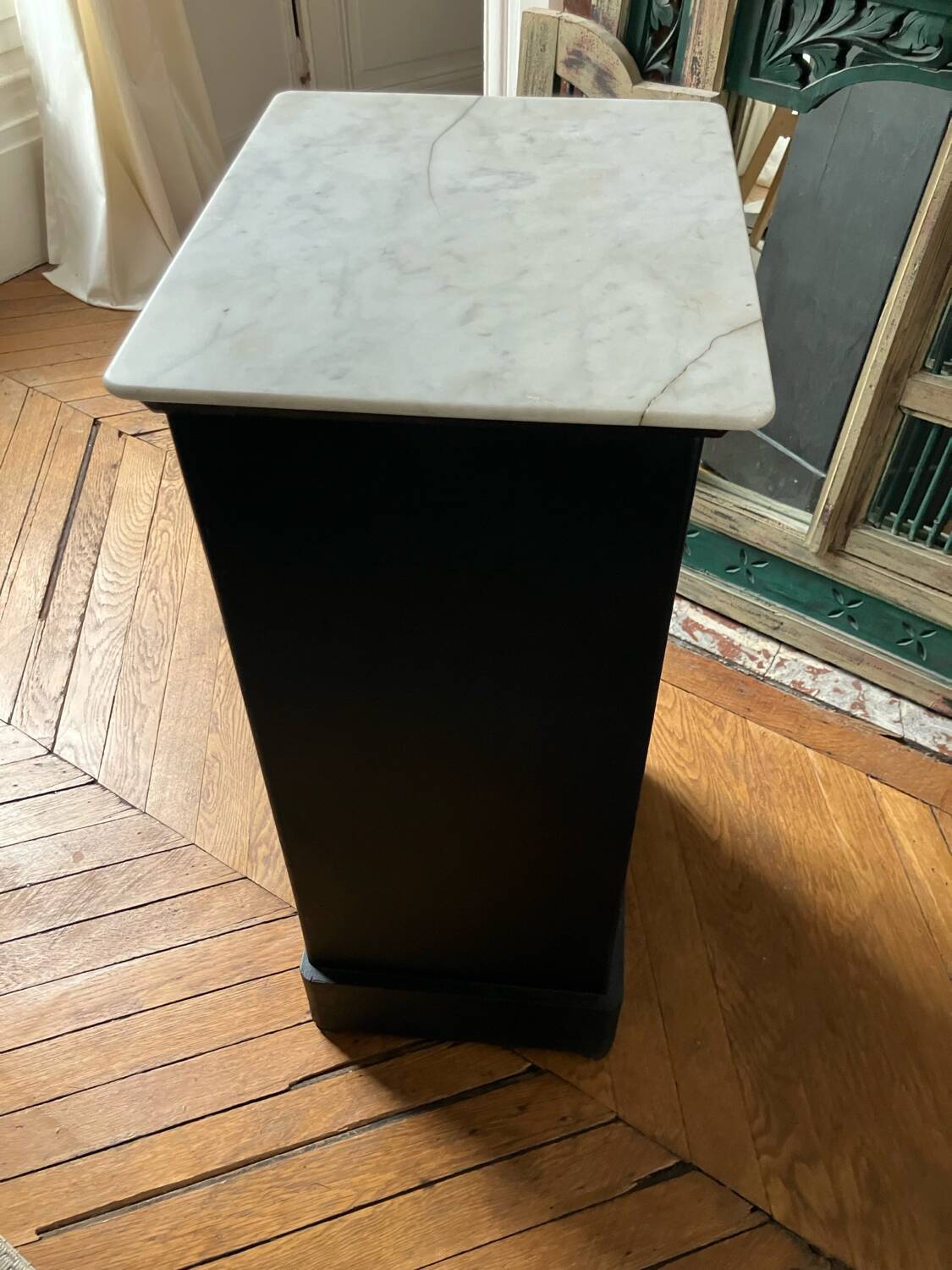 Commode plateau en marbre blanc