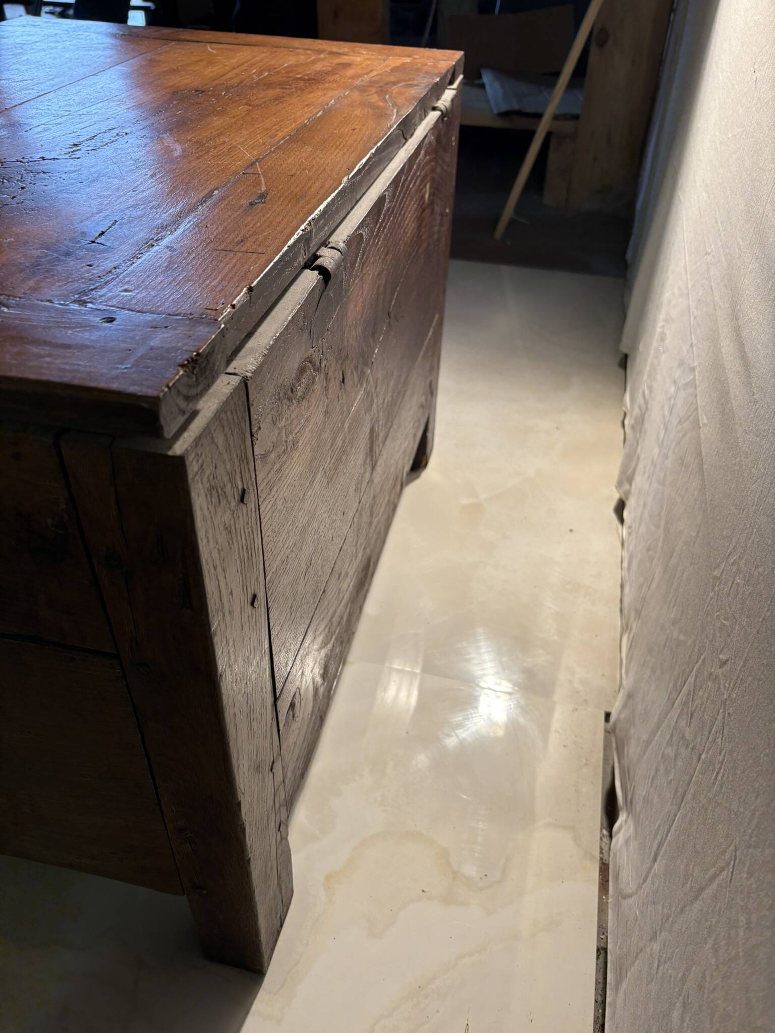 Rustic chest in old wood, original fittings