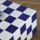 Table basse carrelée bleue et blanche damier