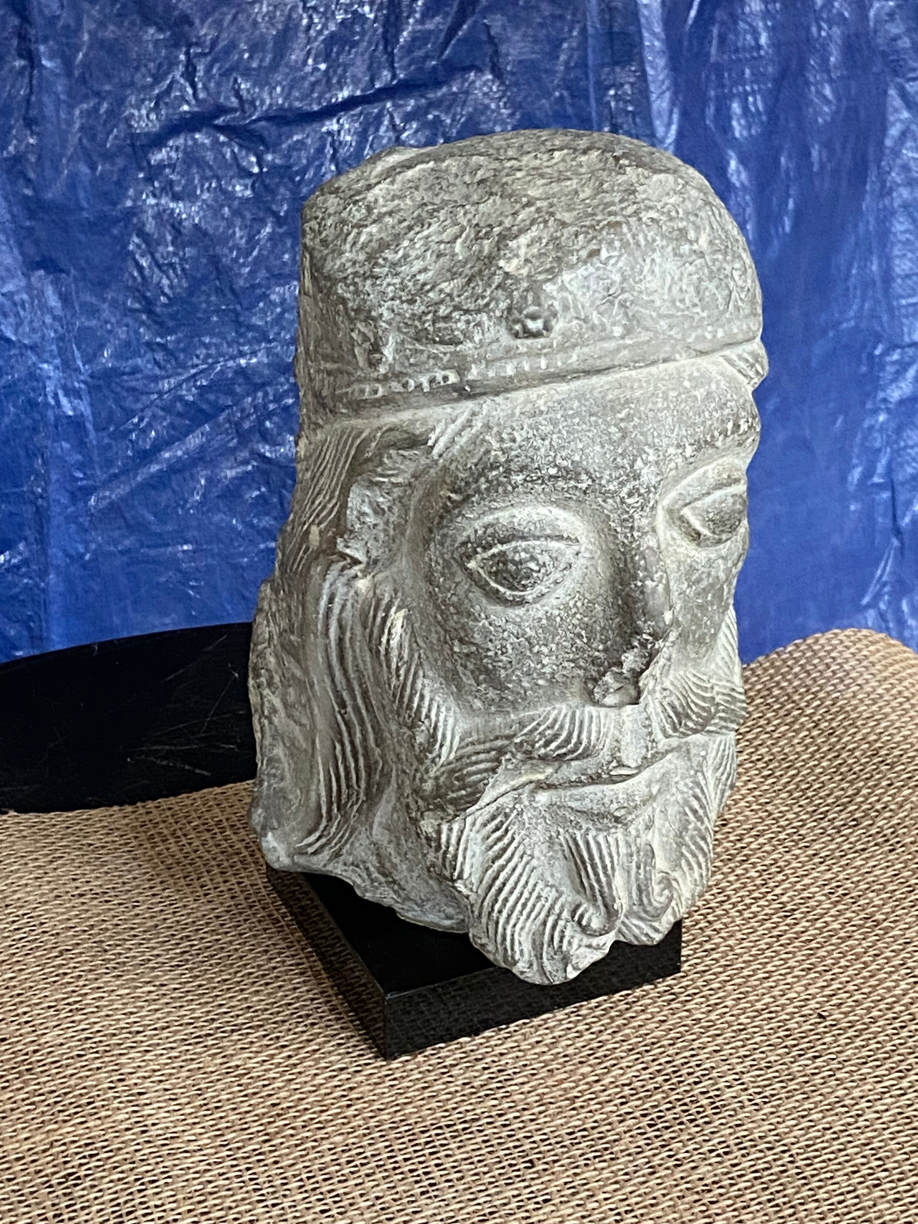Face sculpture/Louvre museum