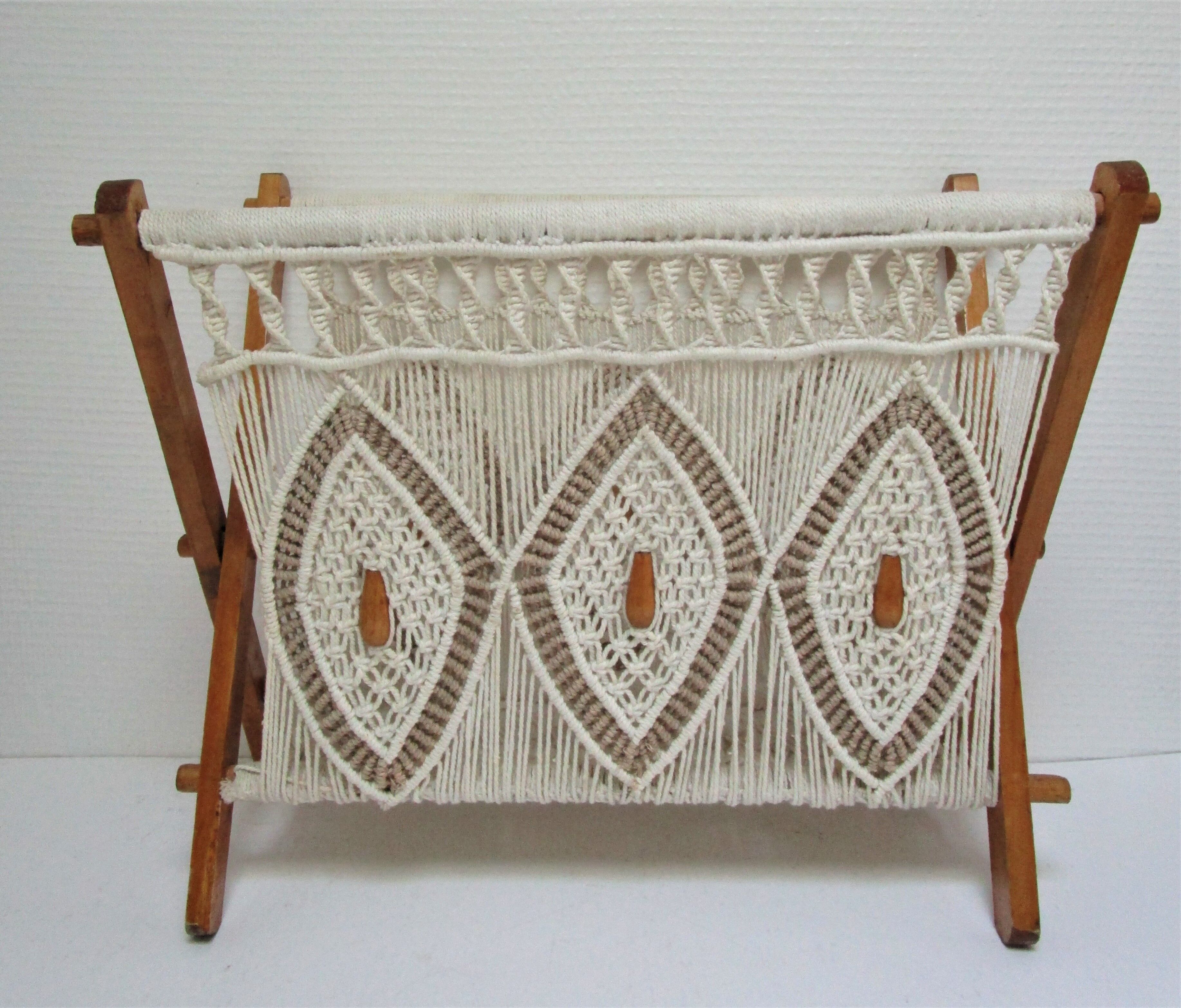 Magazine holder macramé cotton and vintage wood 70s