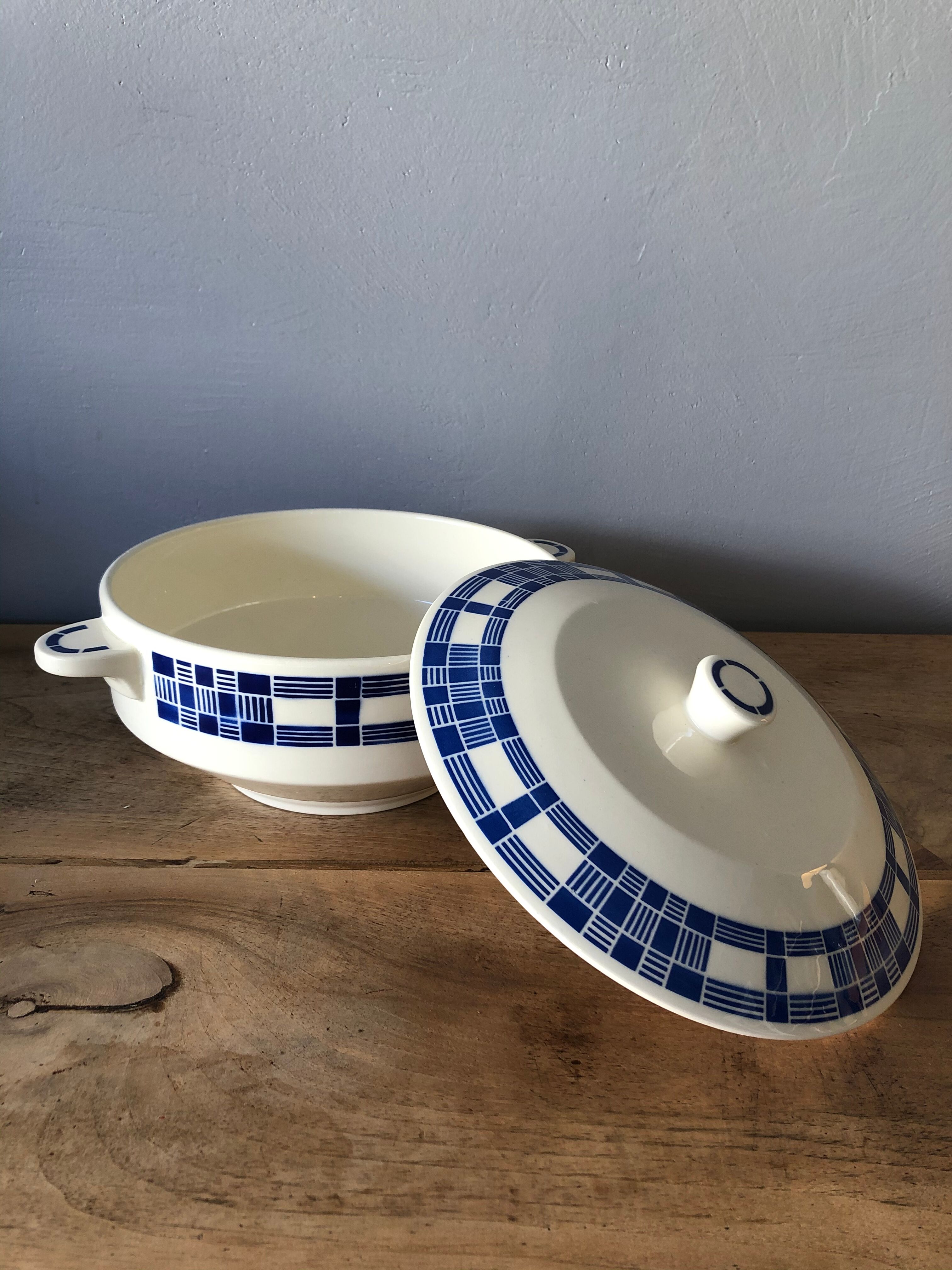 Old earthenware soup, Aurora model