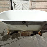 Cast iron bathtub, two rounded ends, 1900