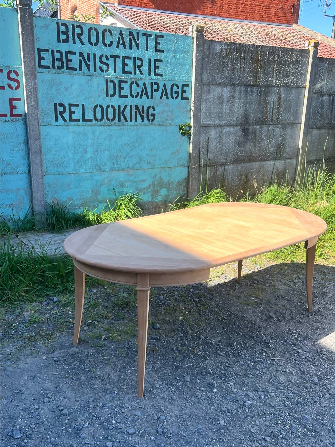 Extendable table in cherry wood