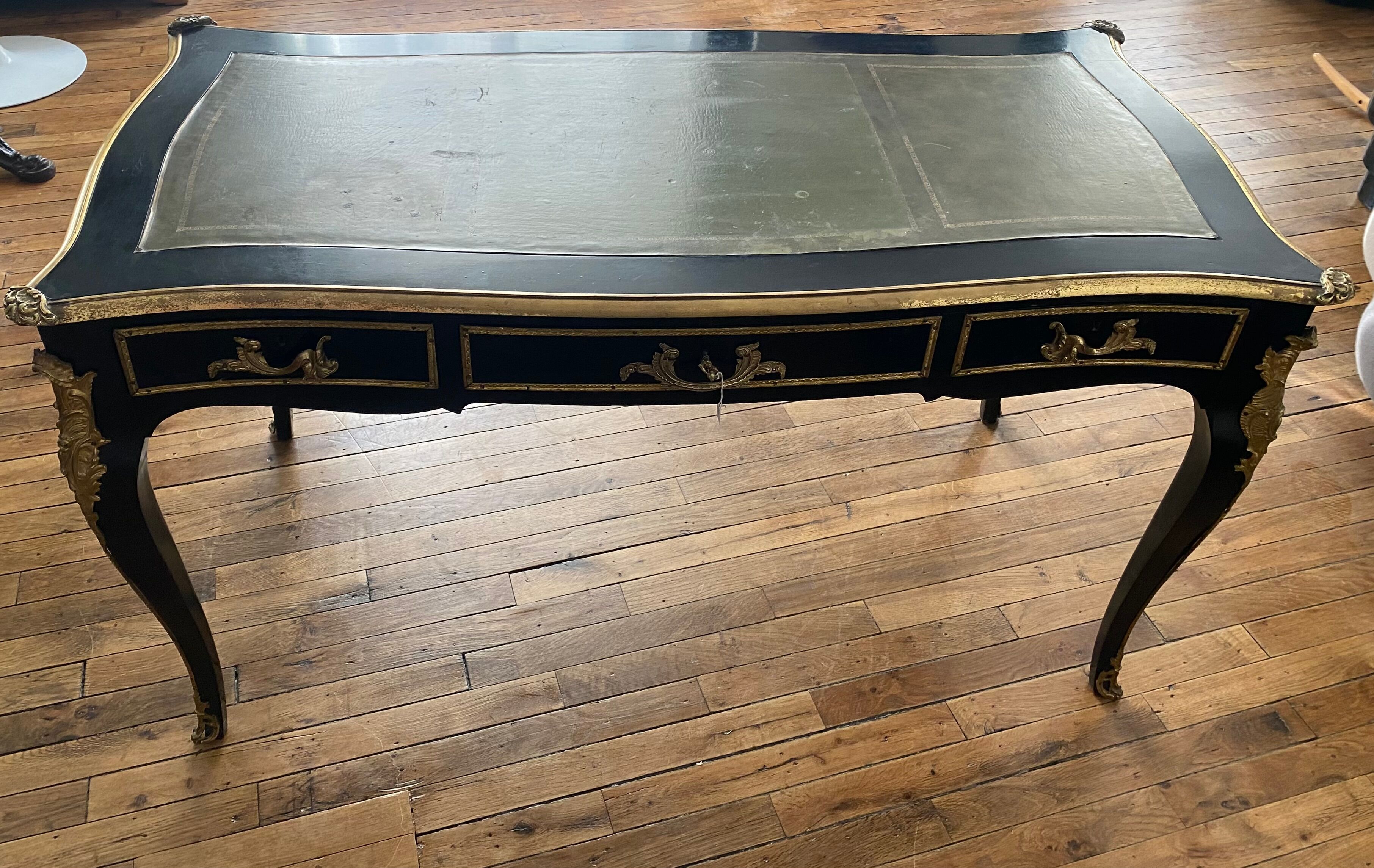 Bureau Louis XV  en bois noirci