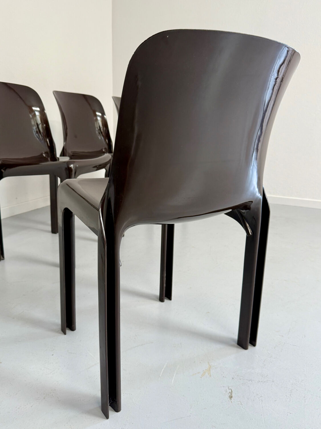 Set of 5 Selene plastic chairs designed by Vico Magistretti Artemide