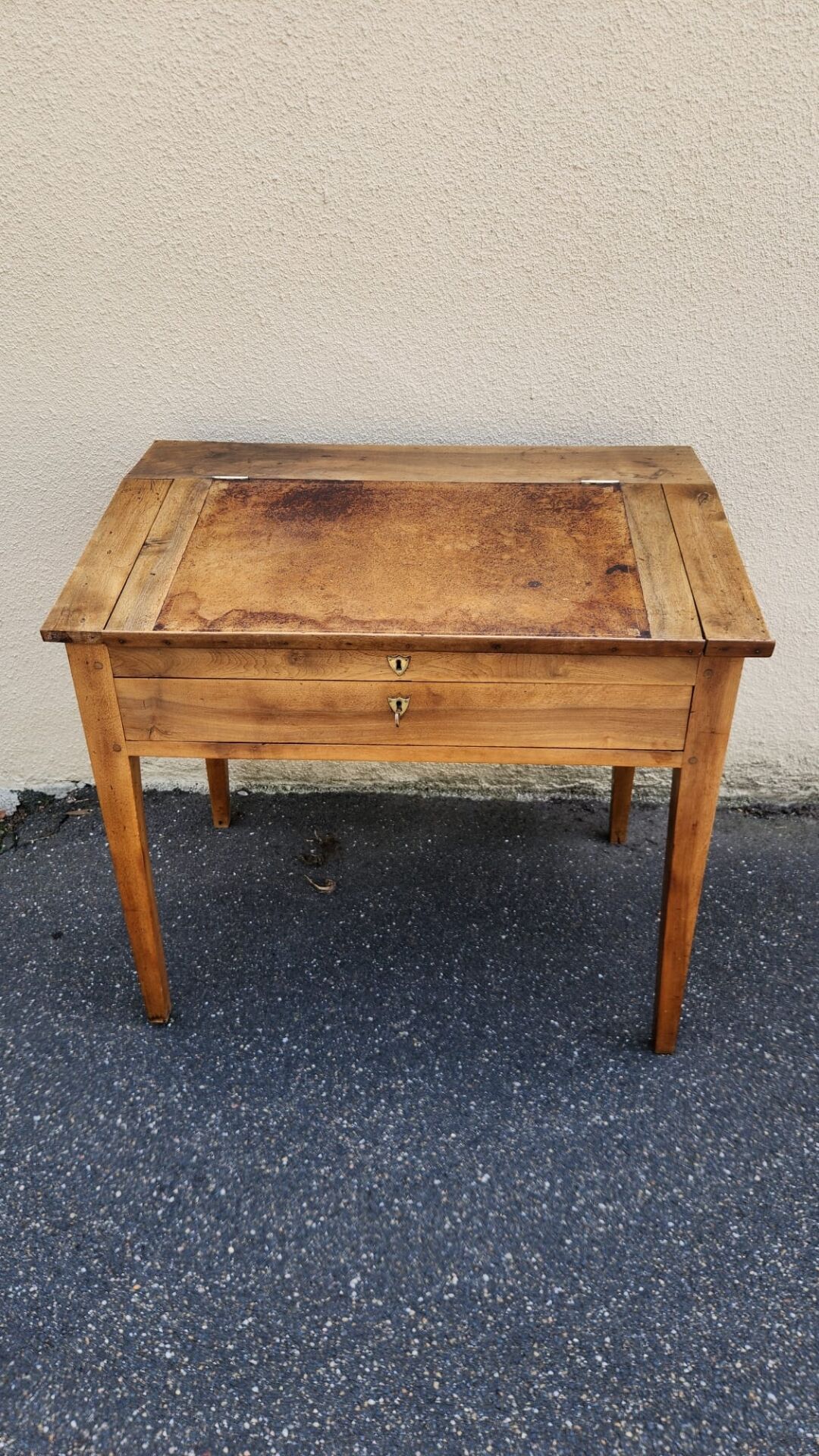 Antique wooden desk from 1920/1940.