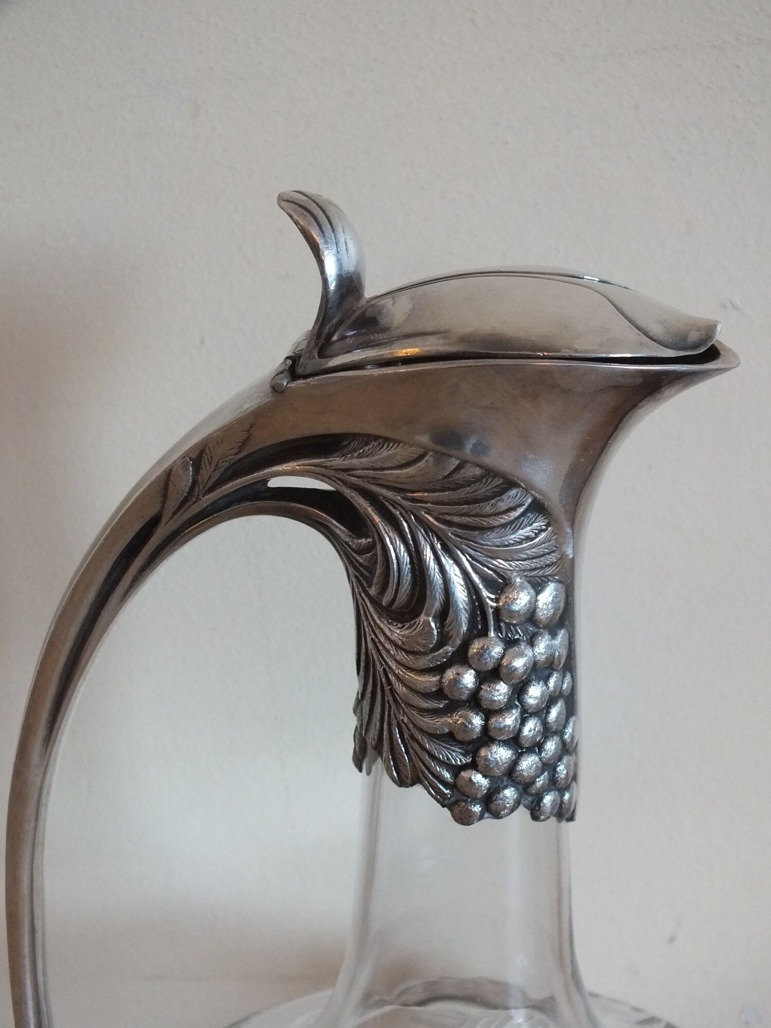 Pair of Gallia ewers in crystal and silver metal