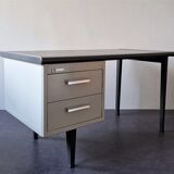 Industrial 7900 series 'Economy' desk by André Cordemeyer for Gispen, 1960's