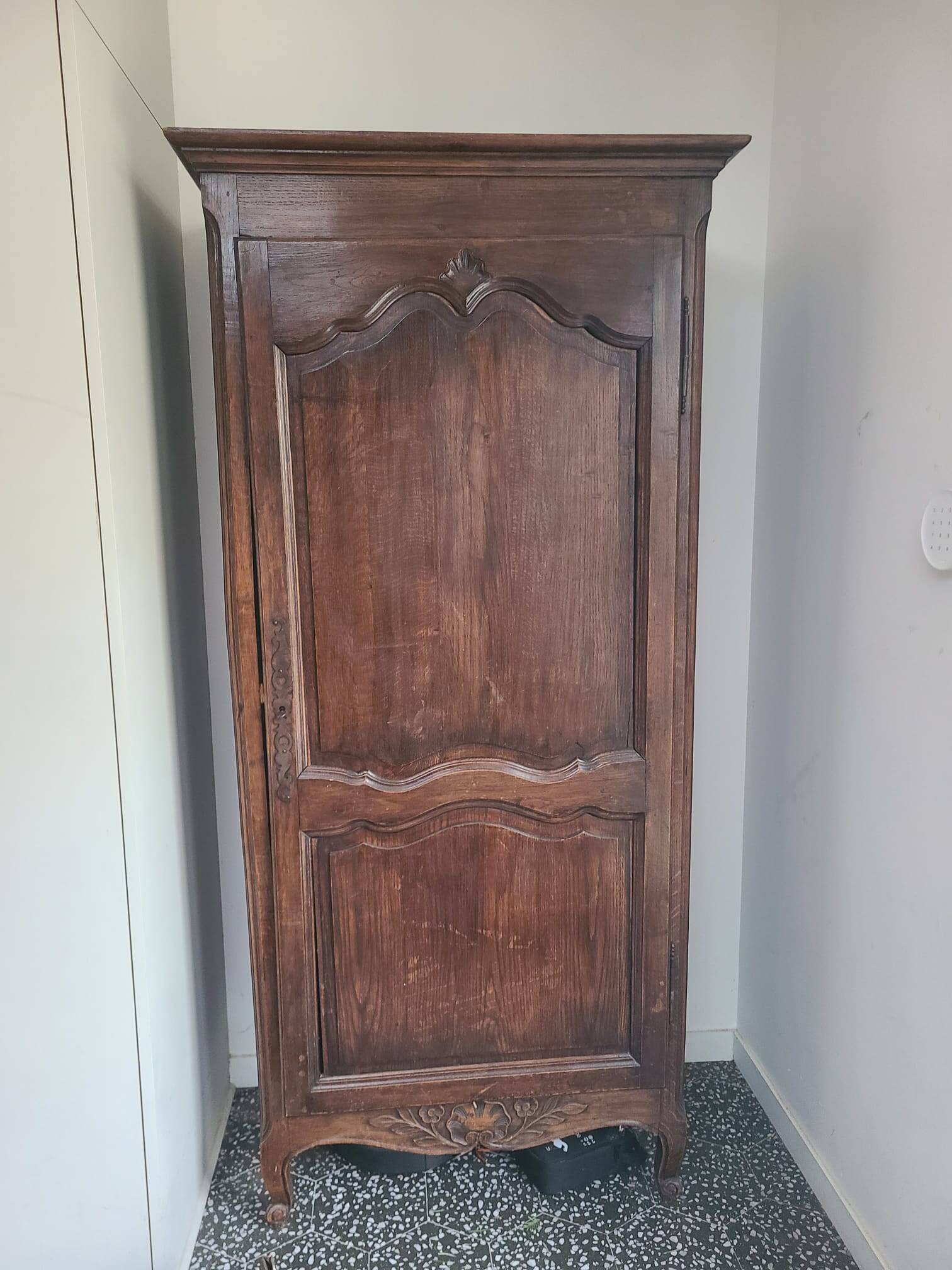 Solid wood bonnetière