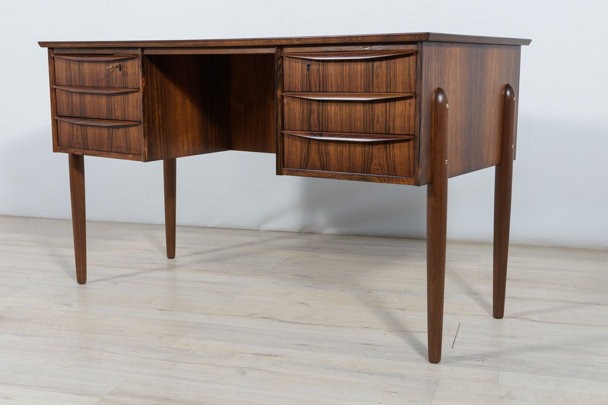 Mid-Century Freestanding Rosewood Desk, 1960s