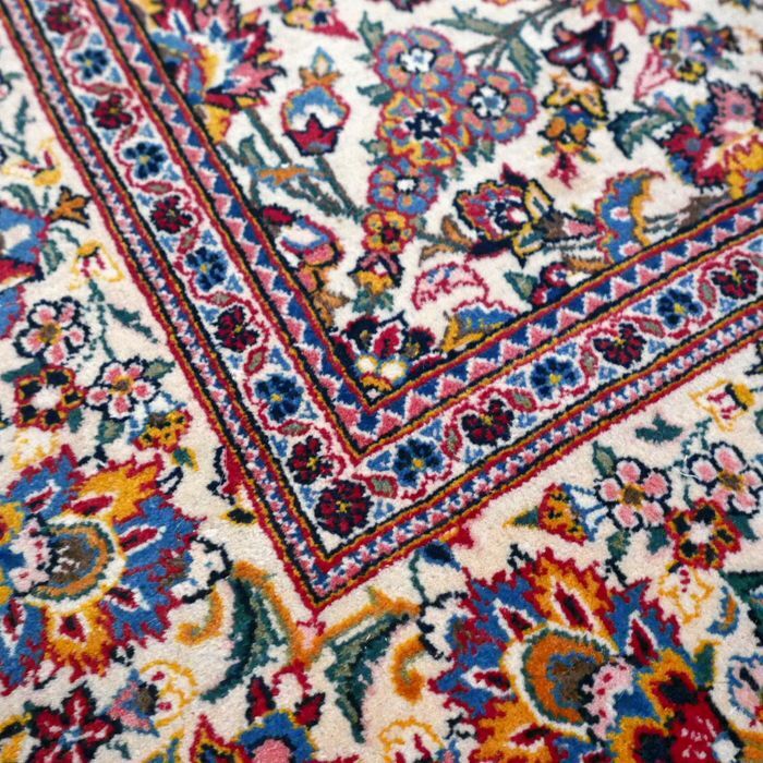 Tapis persan keshan milieux XXeme siècle 137x210cm