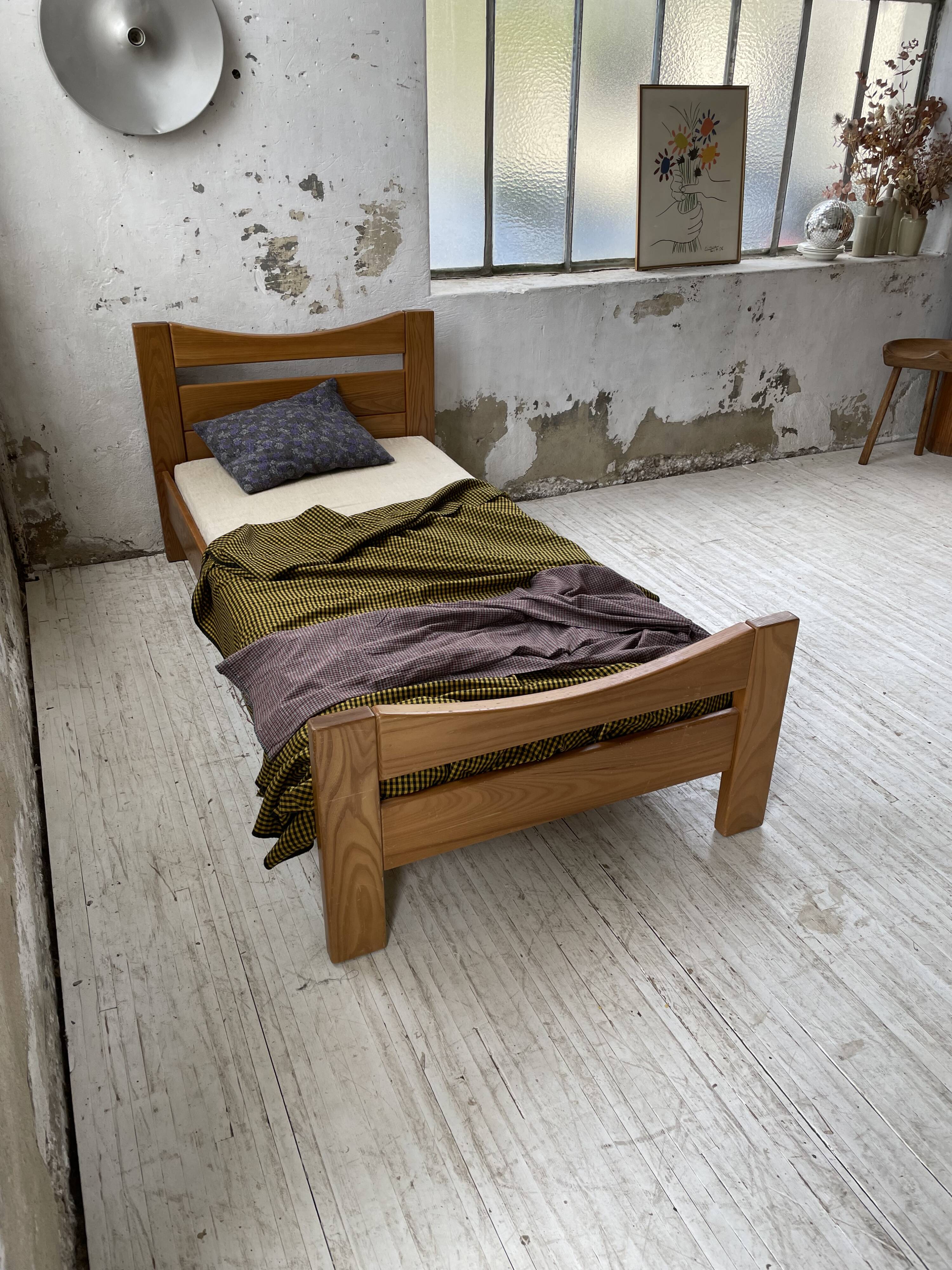 Maison Regain solid single bed