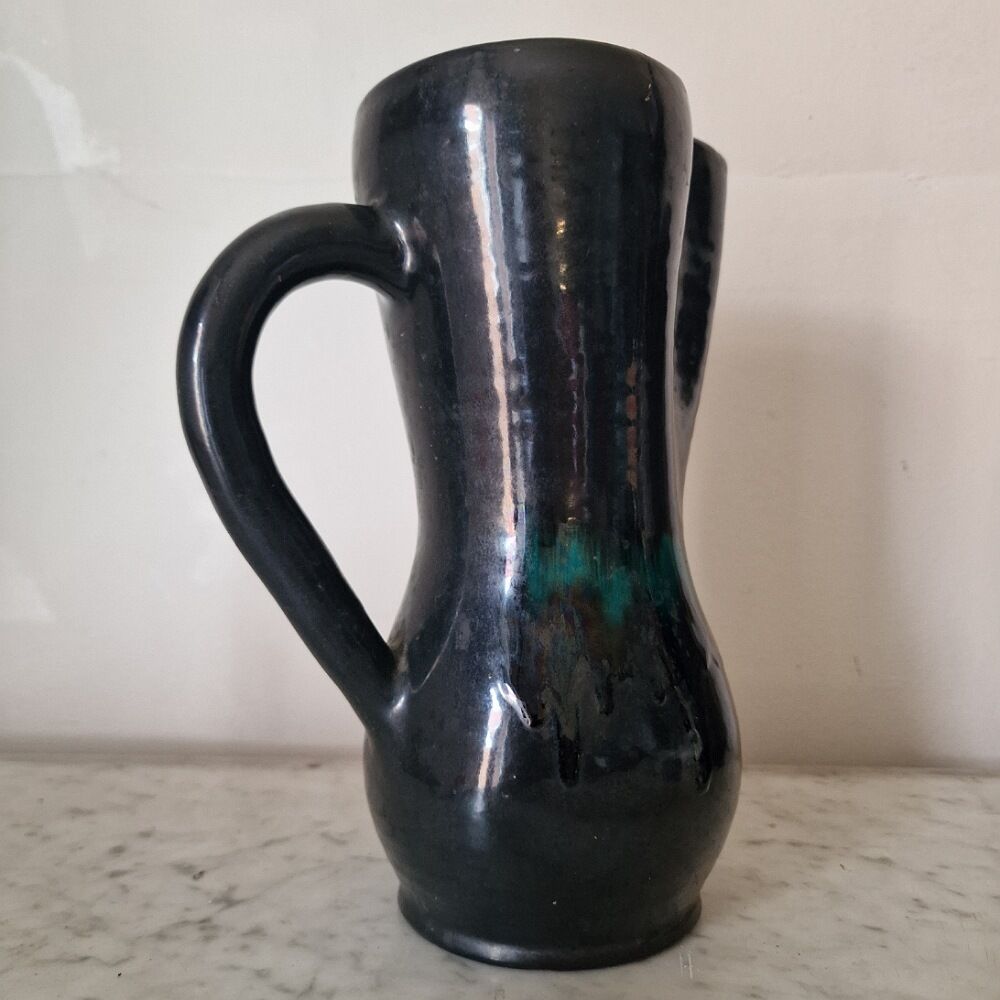 Vintage ceramic jug from Accolay.