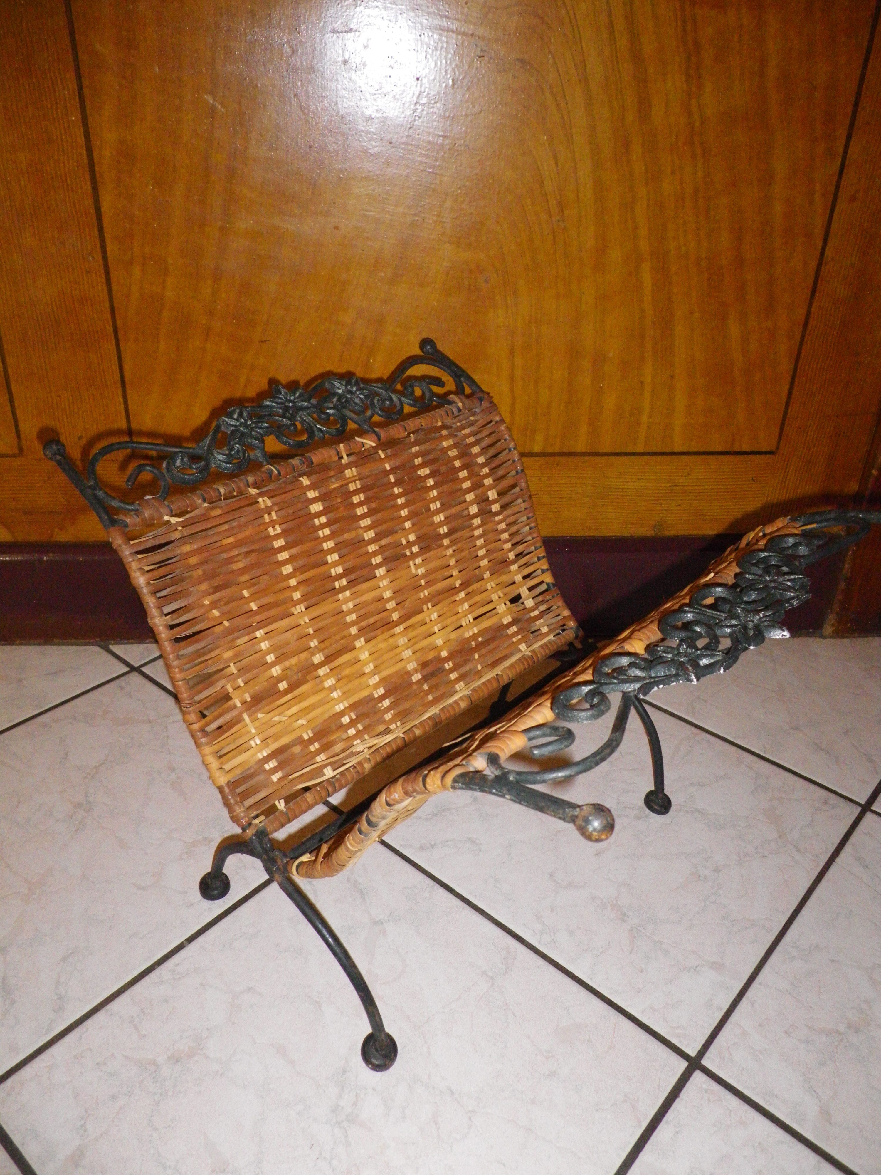 Wrought iron and wicker magazine door - Year 1970