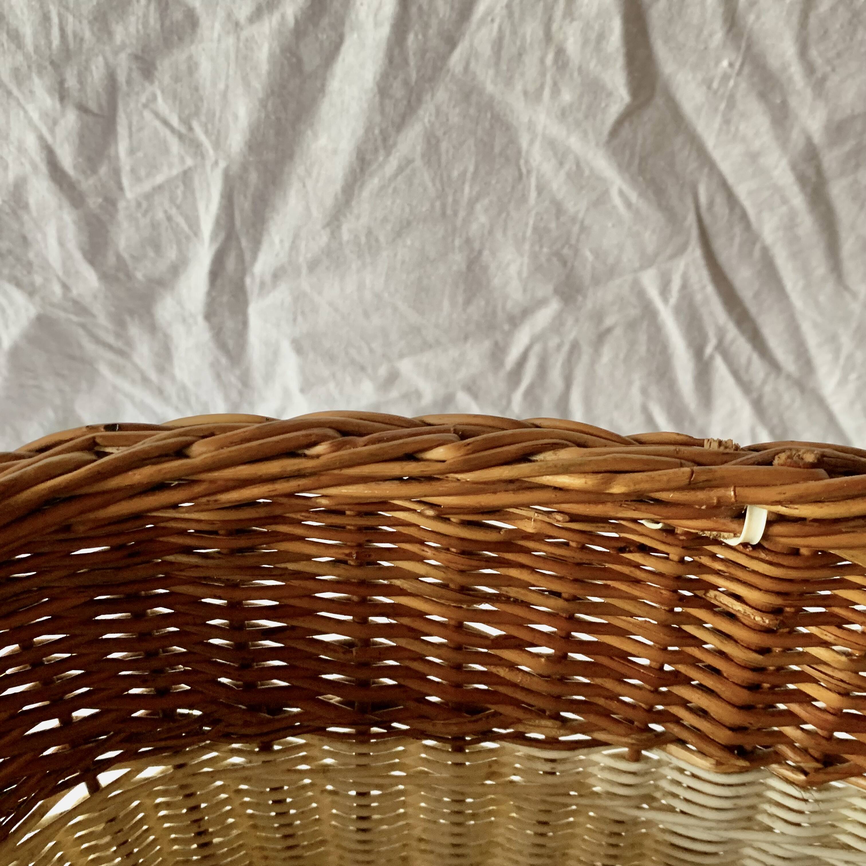 Vintage wicker and scoubidou basket